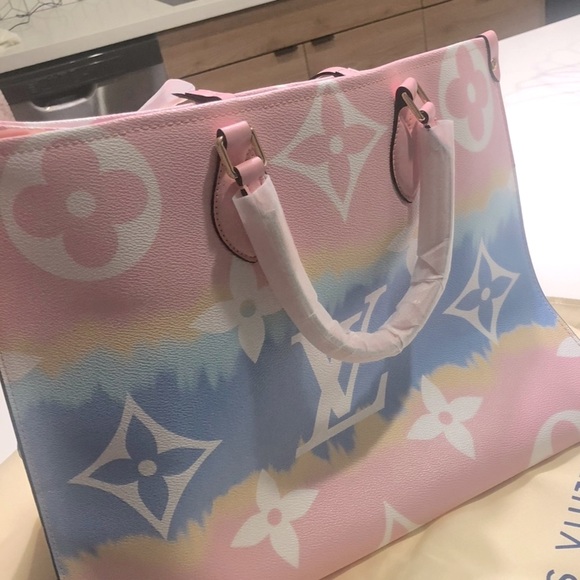 NWOT - 🚨UNAUTHENTICATED Large Tote - Picture 6 of 8